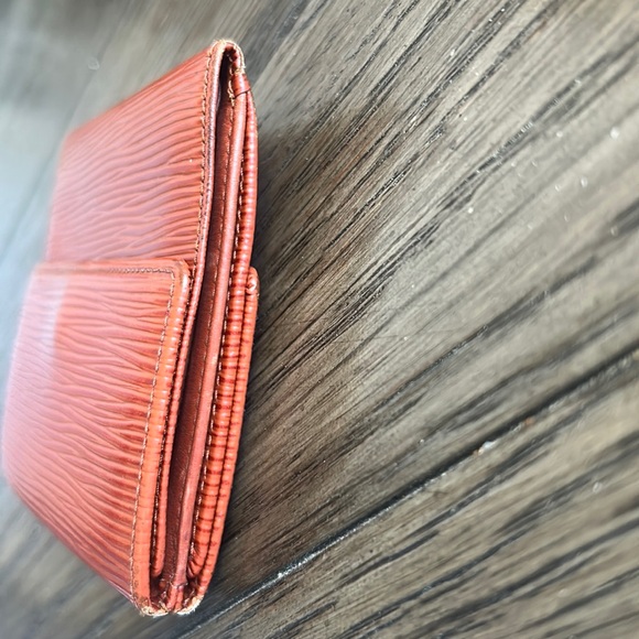 LV Cognac Epi Dual Snap Wallet - Picture 4 of 16